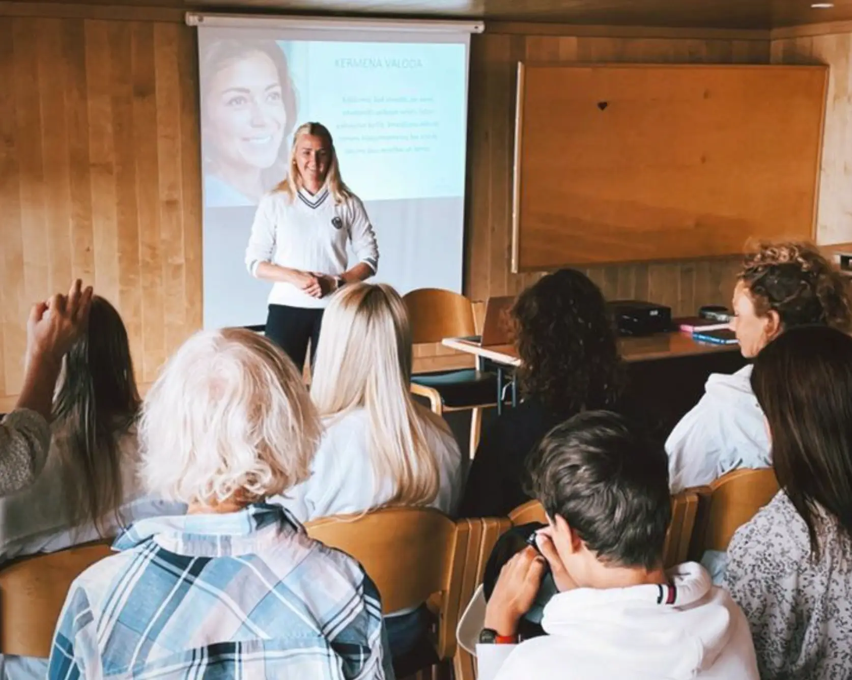 Uzvedības etiķete un galda kultūra